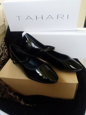 🆕Tahari Black Patent Mary Jane Flats with Strap